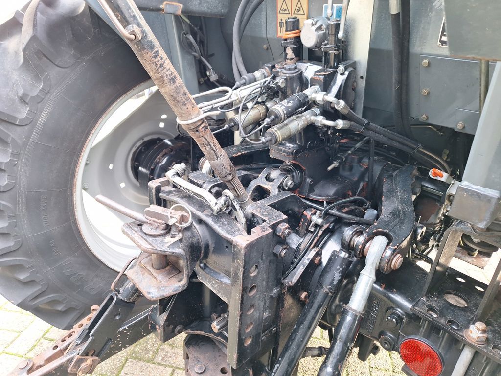 Massey Ferguson 4235