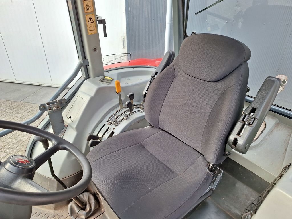 Massey Ferguson 4235