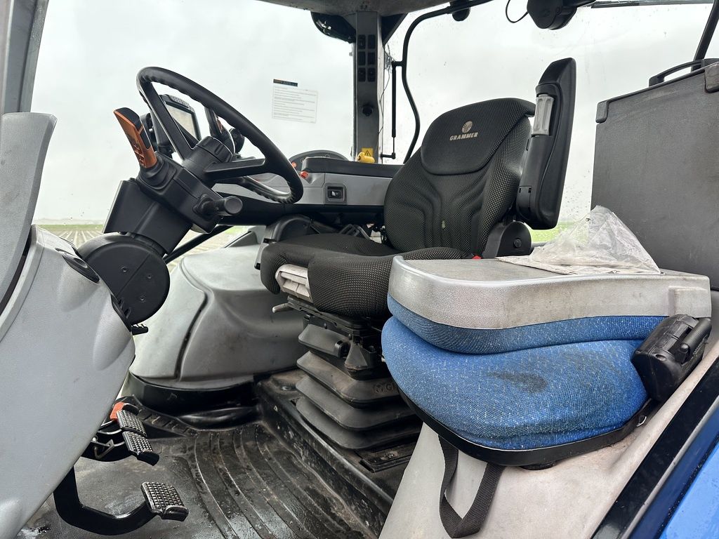 New Holland T7.210