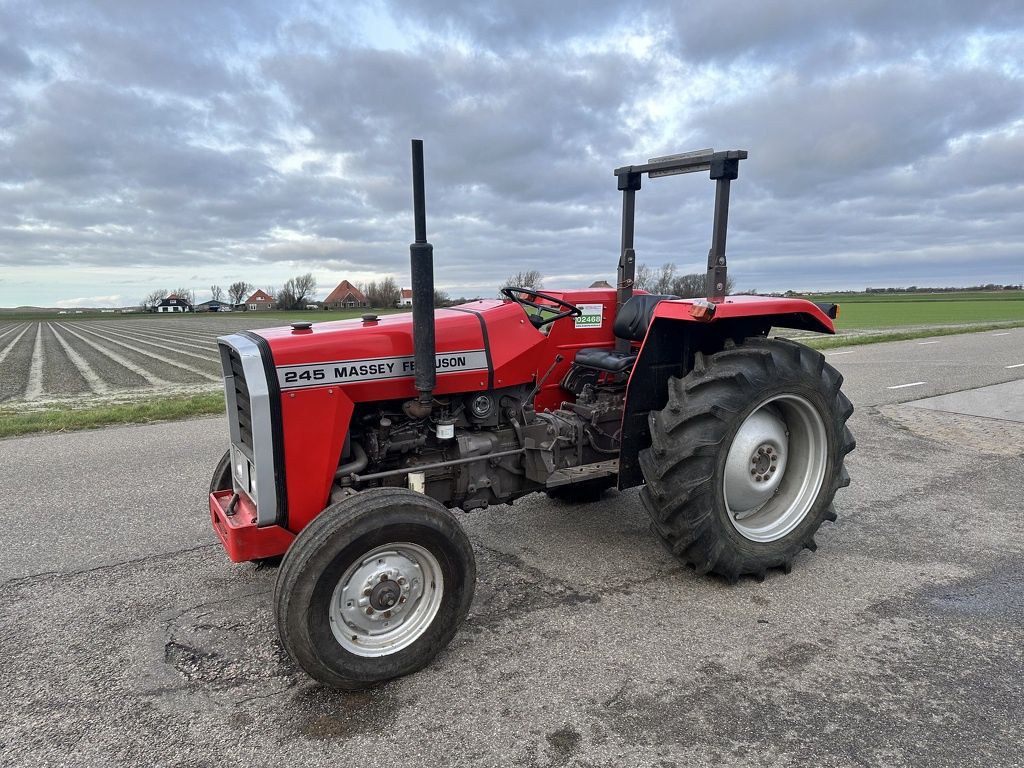 Massey-Ferguson 245
