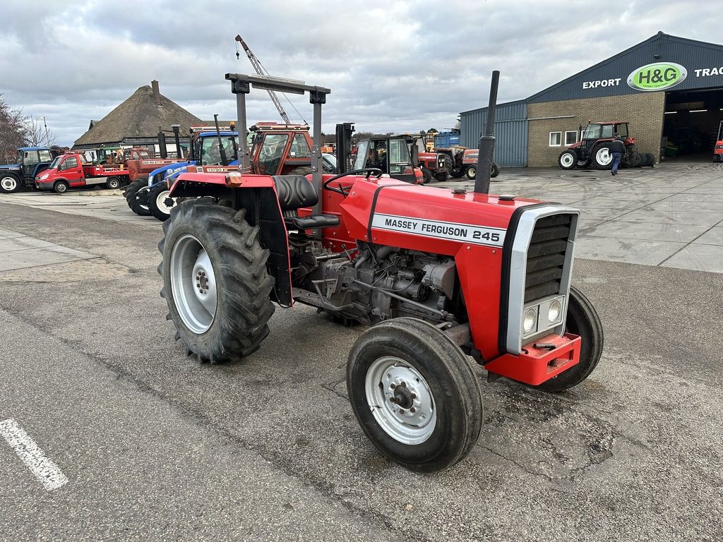 Massey-Ferguson 245