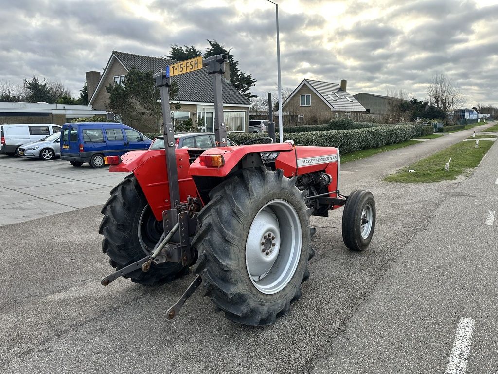 Massey-Ferguson 245