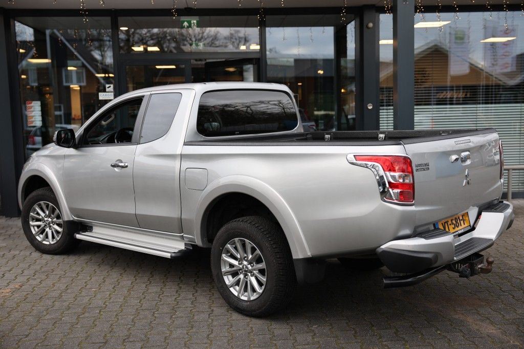 Mitsubishi L200 2.4 DI-D CLUB CAB INTENCE 4WD VAN