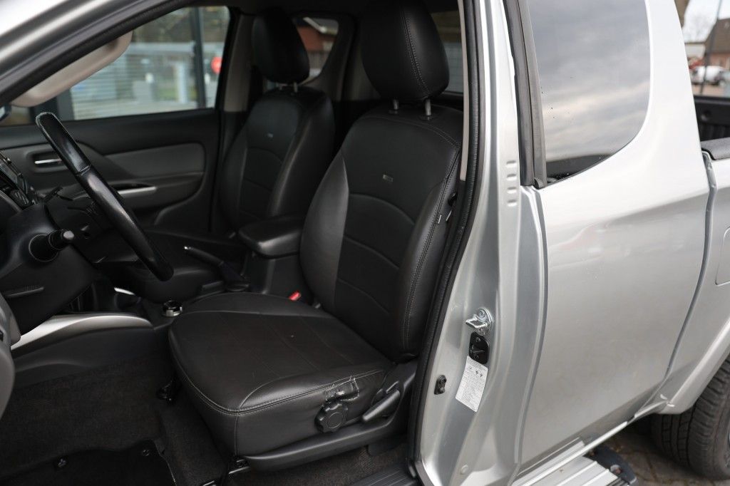 Mitsubishi L200 2.4 DI-D CLUB CAB INTENCE 4WD VAN