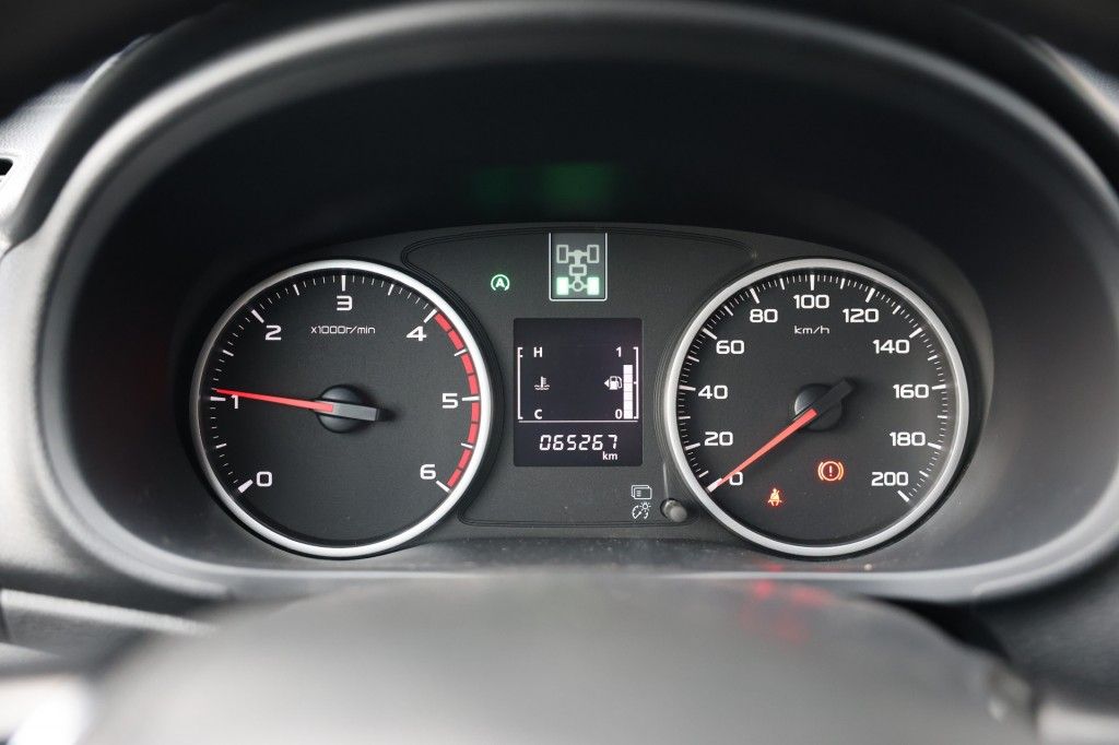 Mitsubishi L200 2.4 DI-D CLUB CAB INTENCE 4WD VAN