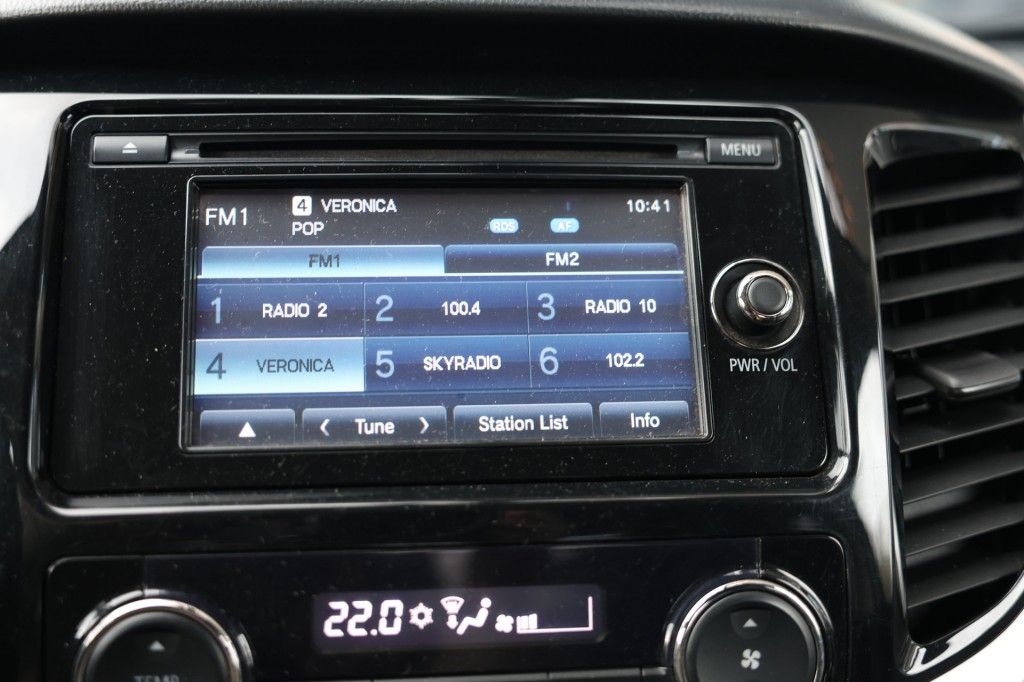 Mitsubishi L200 2.4 DI-D CLUB CAB INTENCE 4WD VAN