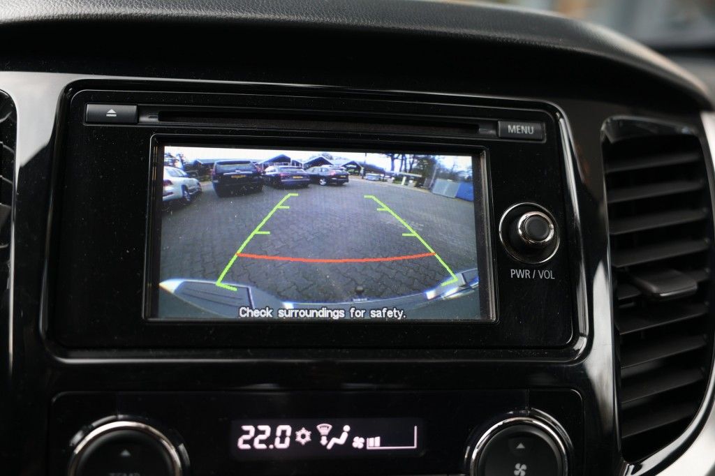 Mitsubishi L200 2.4 DI-D CLUB CAB INTENCE 4WD VAN