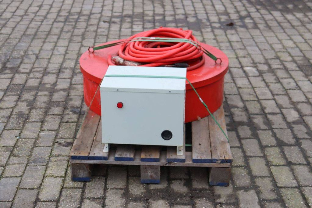 Magnet with transformer