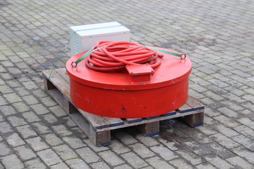 Magnet with transformer