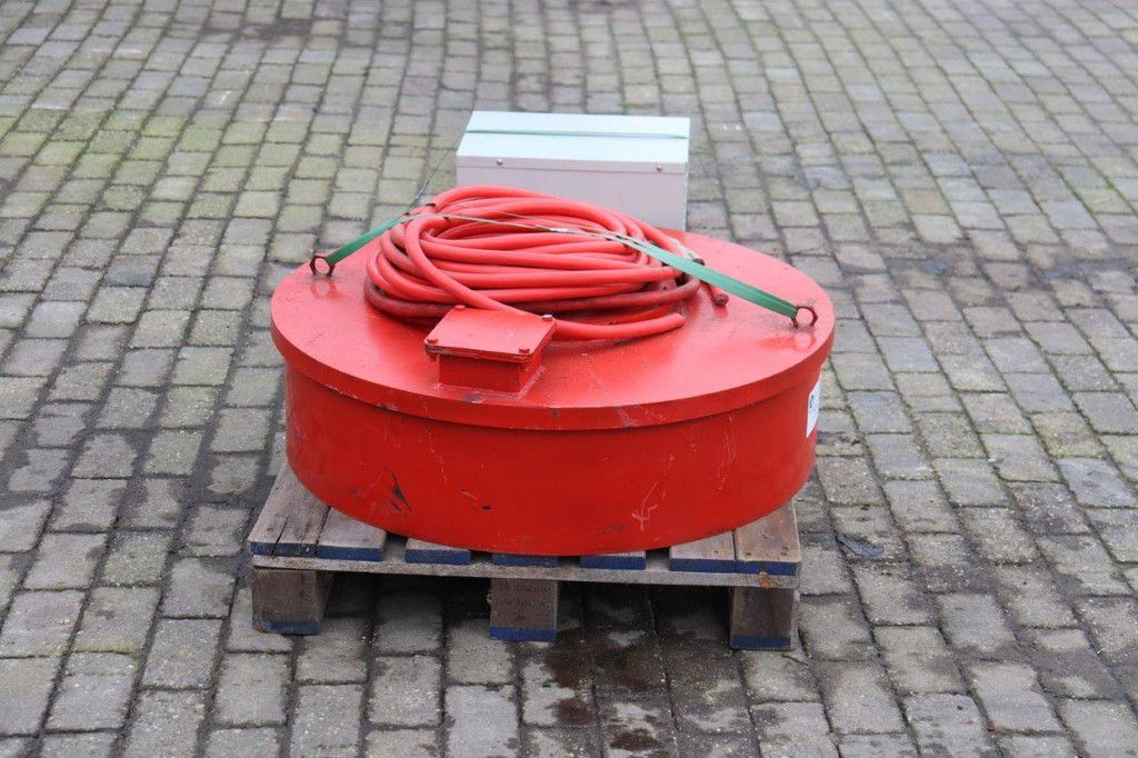 Magnet with transformer