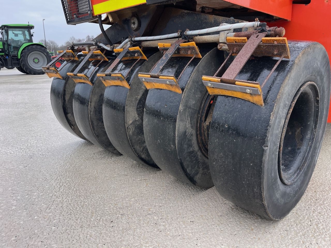 Dynapac CP142 Bandenwals