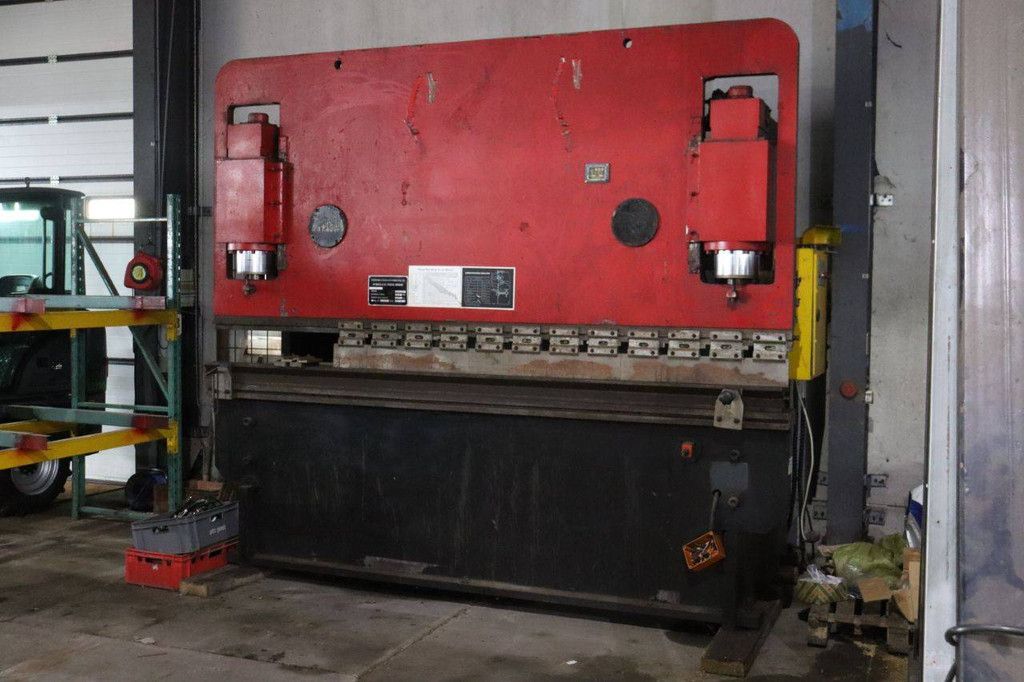 Press brake Shandong WF67Y Electric 200t 2010