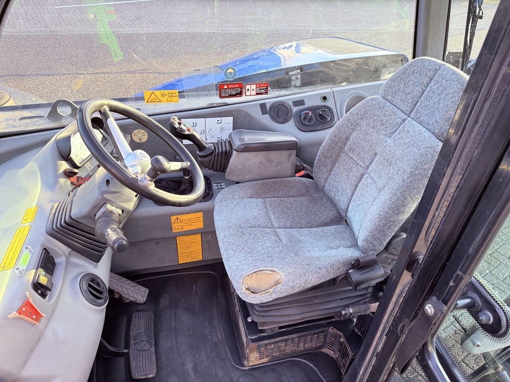 New Holland LM5040