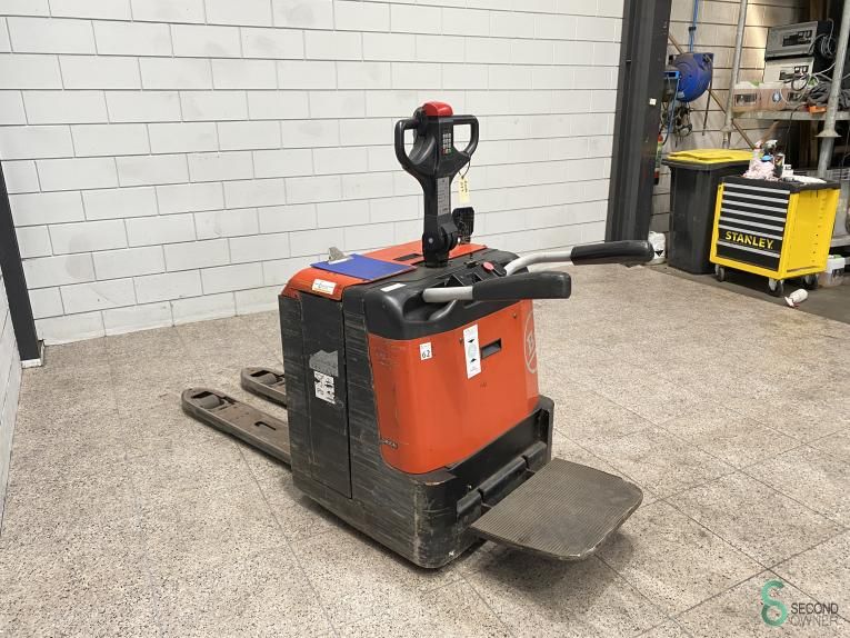 Pallet trucks Electric BT LPE240 2006
