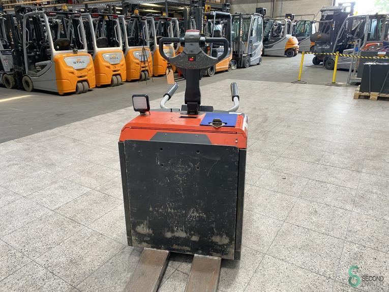 Pallet trucks Electric BT LPE240 2006