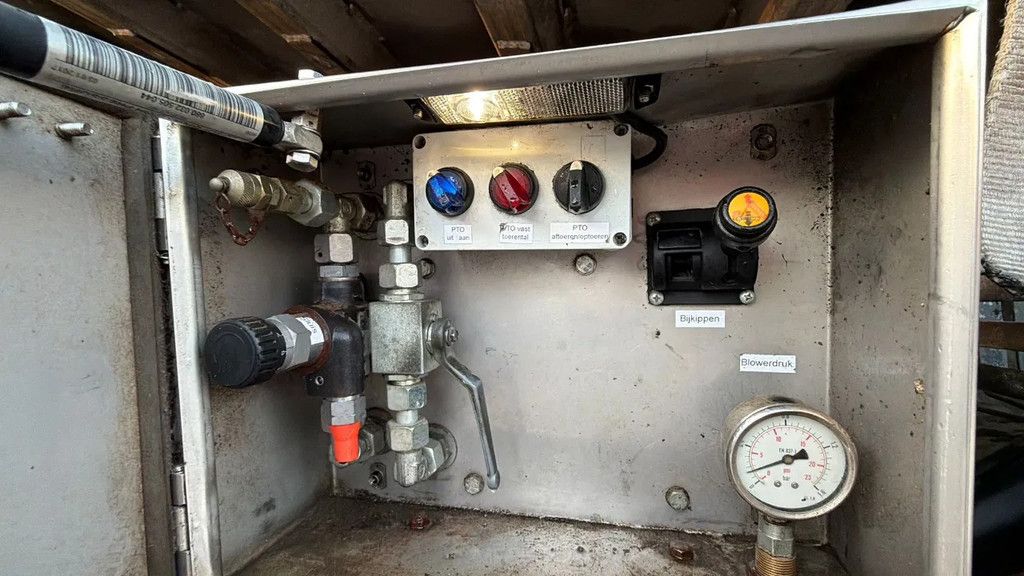 Fliegl 55m3 Blaaskipper/Schleuse Liftas 2 tussenschotten