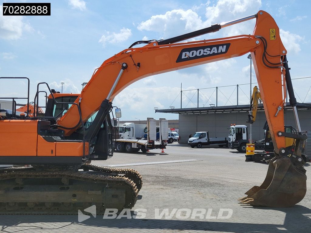 Doosan DX225 LC-7 4 BUCKETS