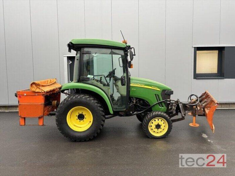 John Deere 3320