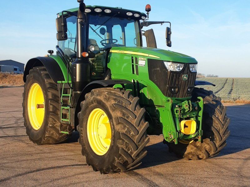 John Deere 6230R