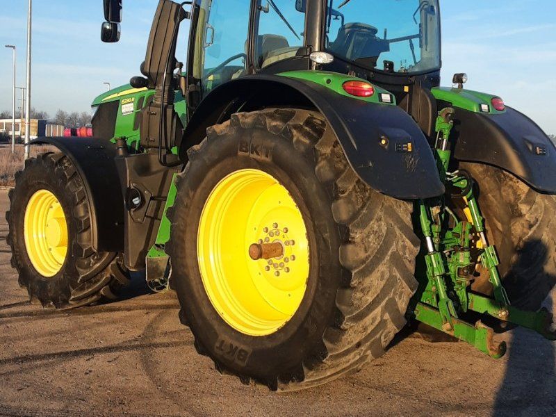John Deere 6230R