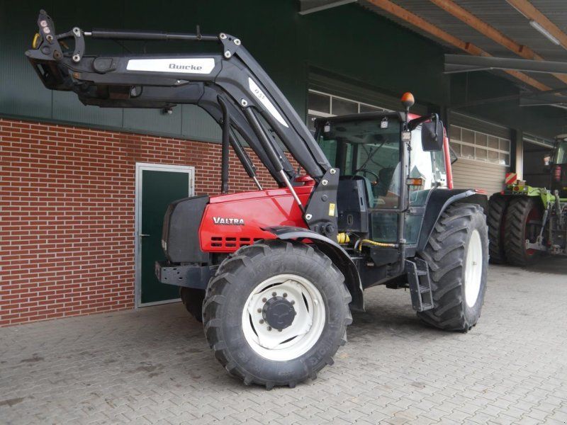 Valtra X 100 Knicklenker mit Quicke Frontlader