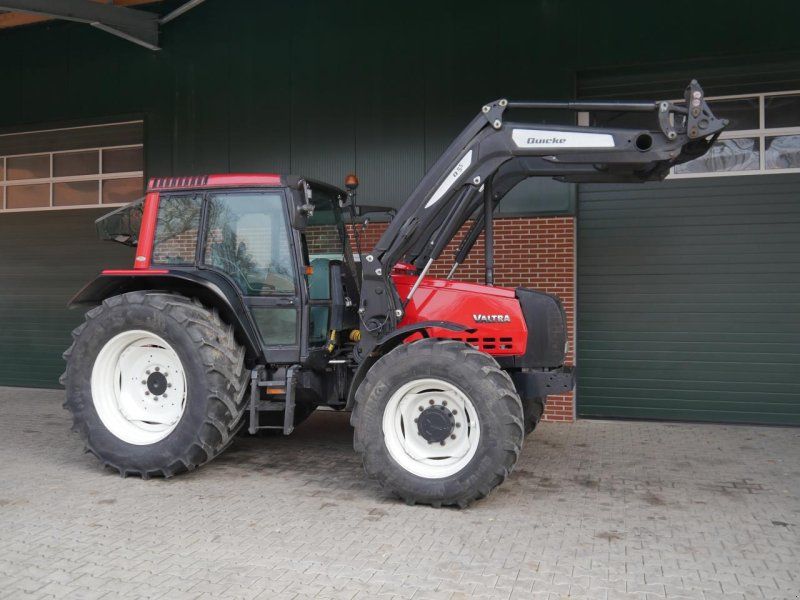 Valtra X 100 Knicklenker mit Quicke Frontlader