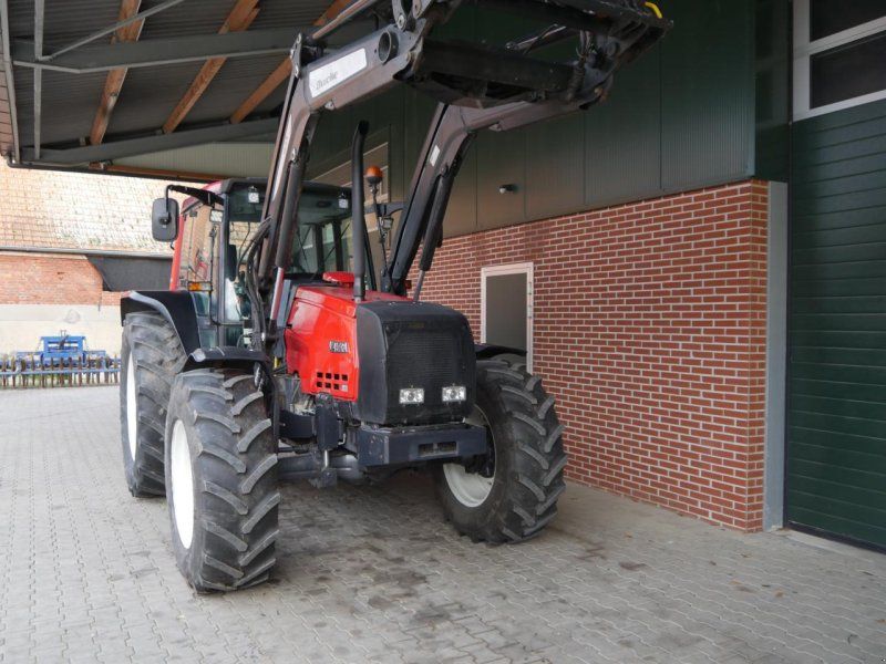 Valtra X 100 Knicklenker mit Quicke Frontlader