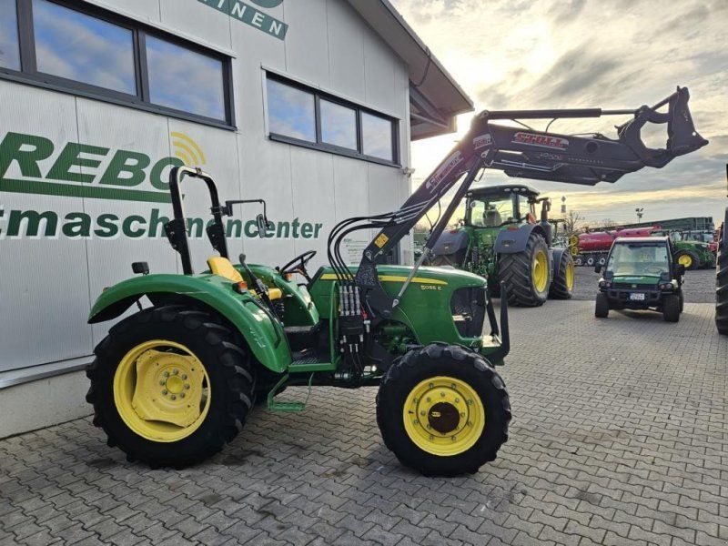 John Deere 5055E