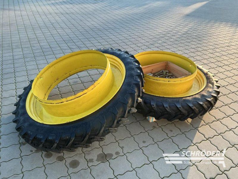 Ceat ZWILLINGSRÄDER 270/95 R 54 + VERSCHLÜSSE