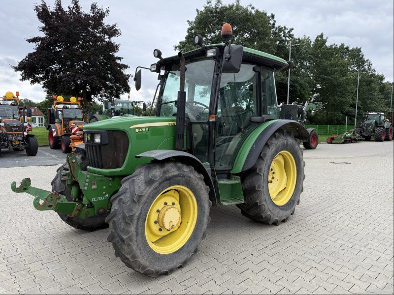John Deere 5075E
