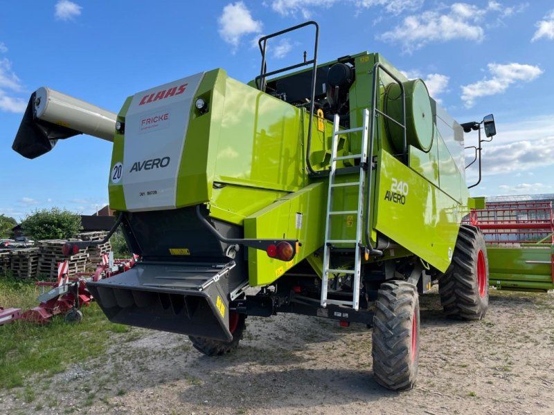 Claas Avero 240
