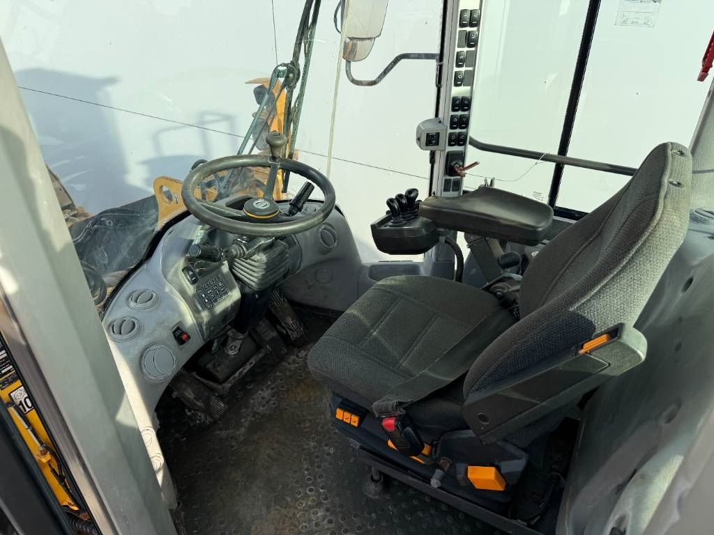 Volvo L110H - 3rd Function / Quick Coupler