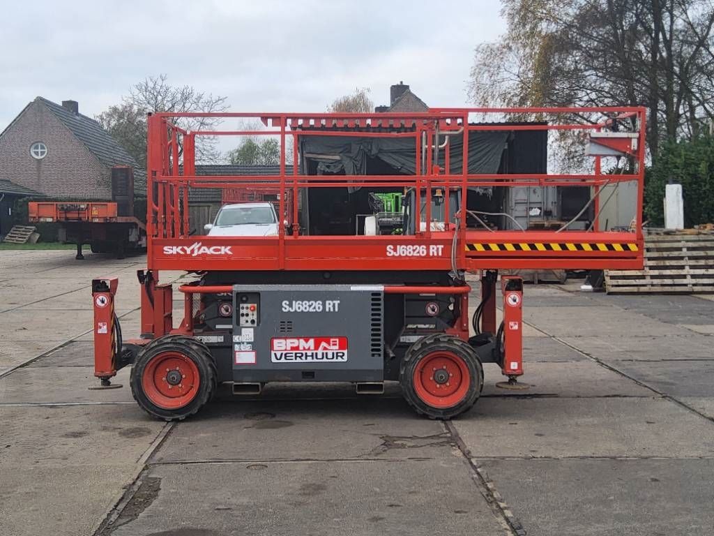 SkyJack SJ6826RT 4x4 diesel schaarhoogwerker schaarlift
