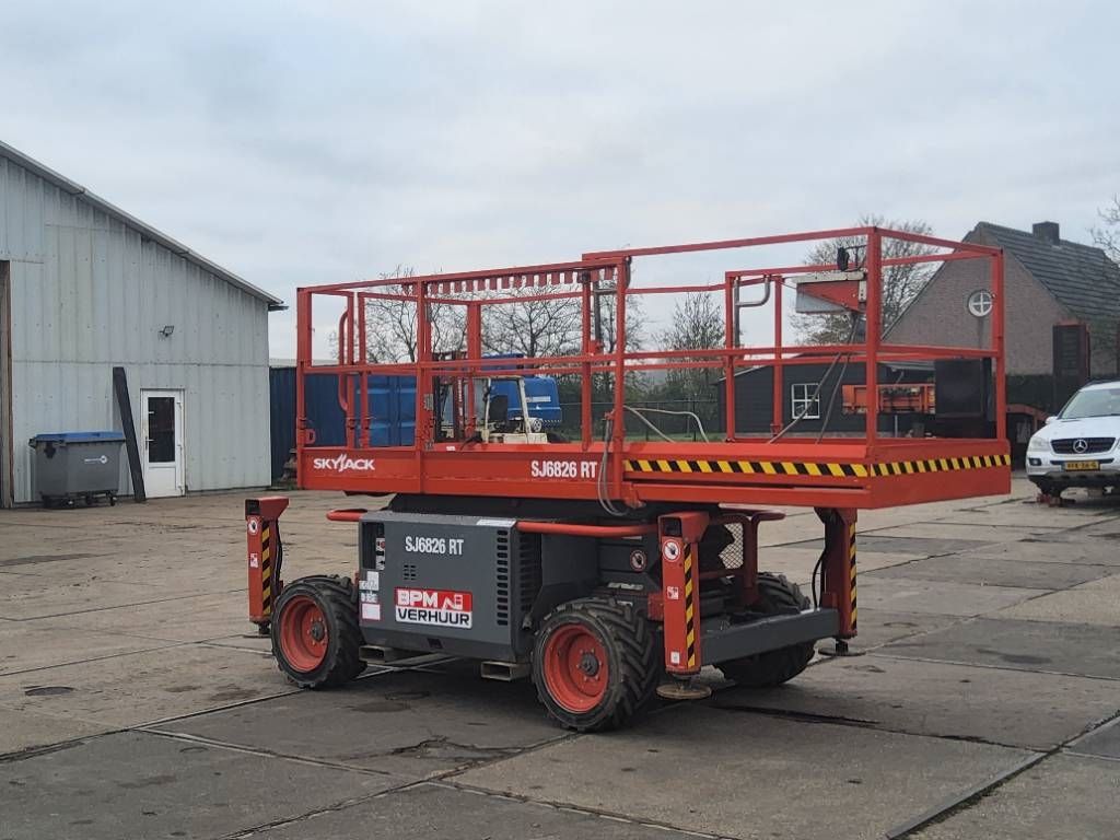 SkyJack SJ6826RT 4x4 diesel schaarhoogwerker schaarlift