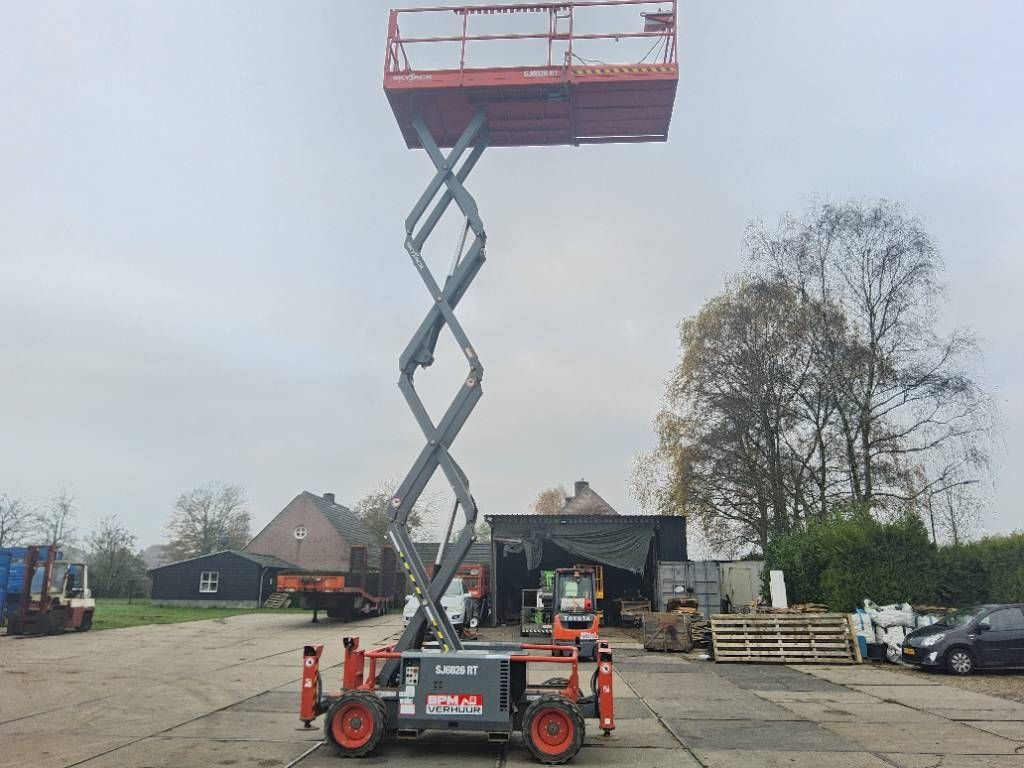 SkyJack SJ6826RT 4x4 diesel schaarhoogwerker schaarlift