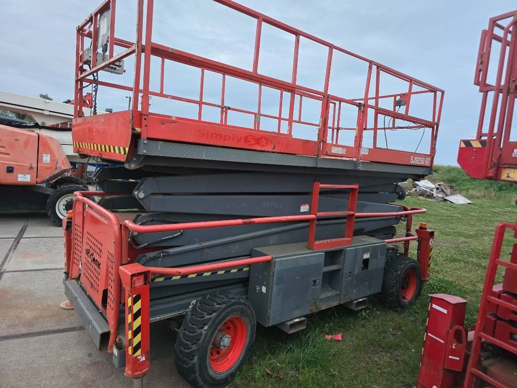 SkyJack SJ9250 RT 4x4 diesel scissorlift schaarhoogwerker