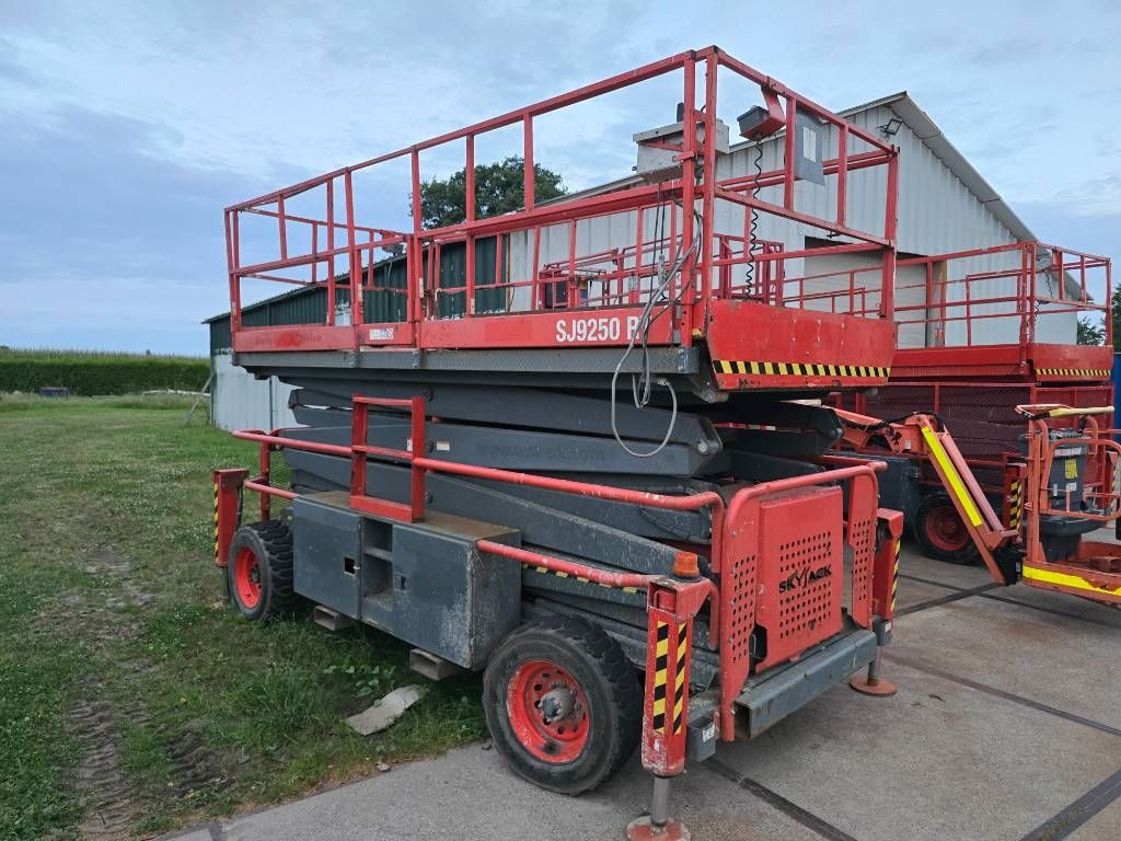 SkyJack SJ9250 RT 4x4 diesel scissorlift schaarhoogwerker