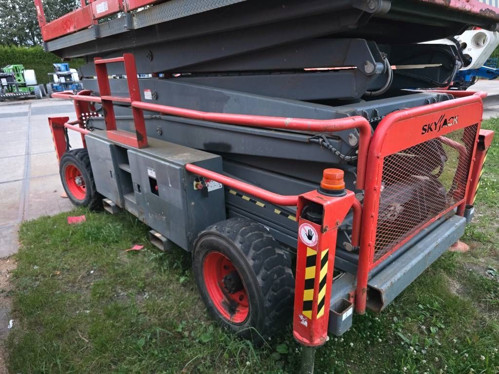 SkyJack SJ9250 RT 4x4 diesel scissorlift schaarhoogwerker