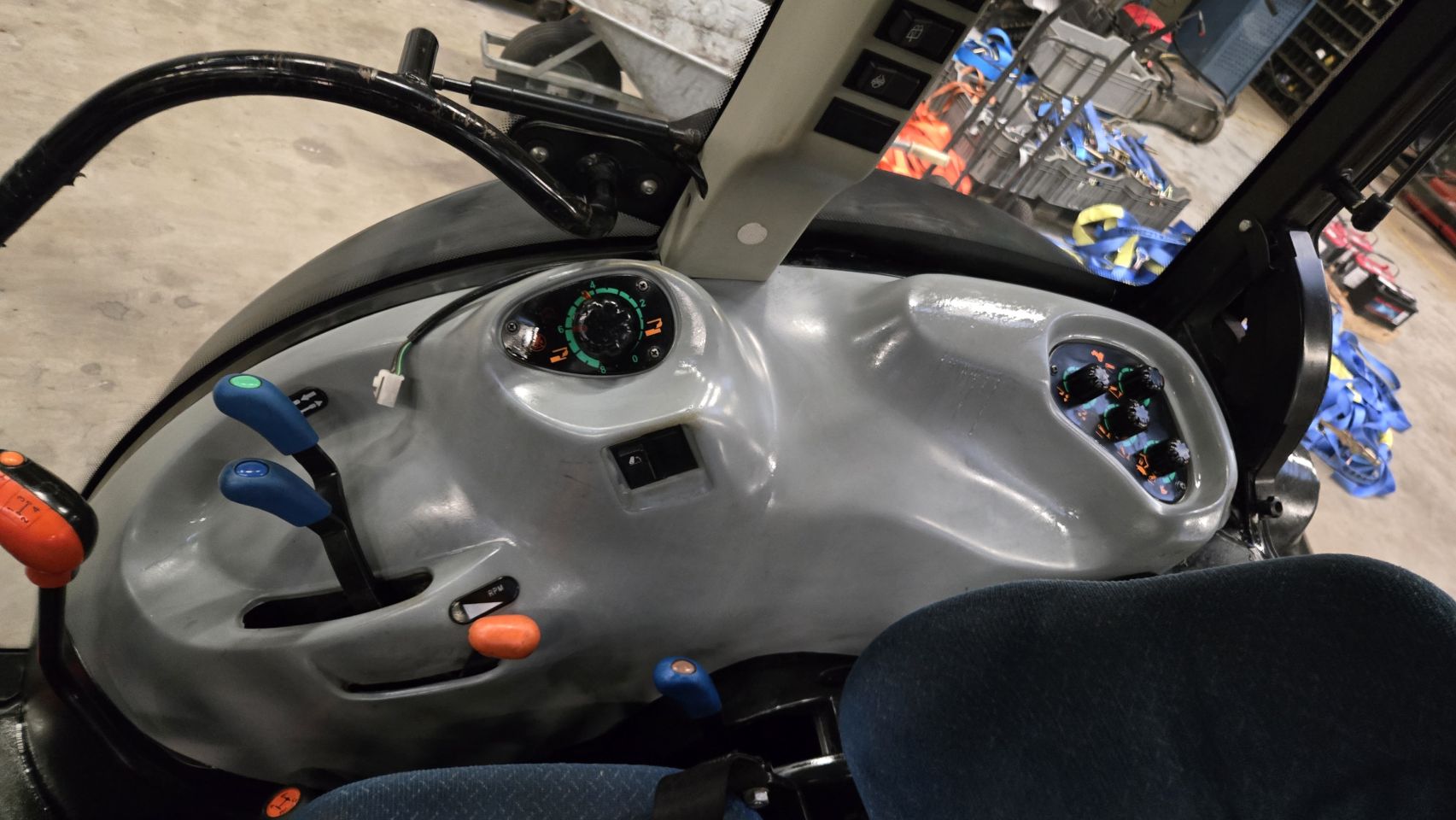 2014 New Holland T4050F Supersteer 4570 uur, Super kruipgang