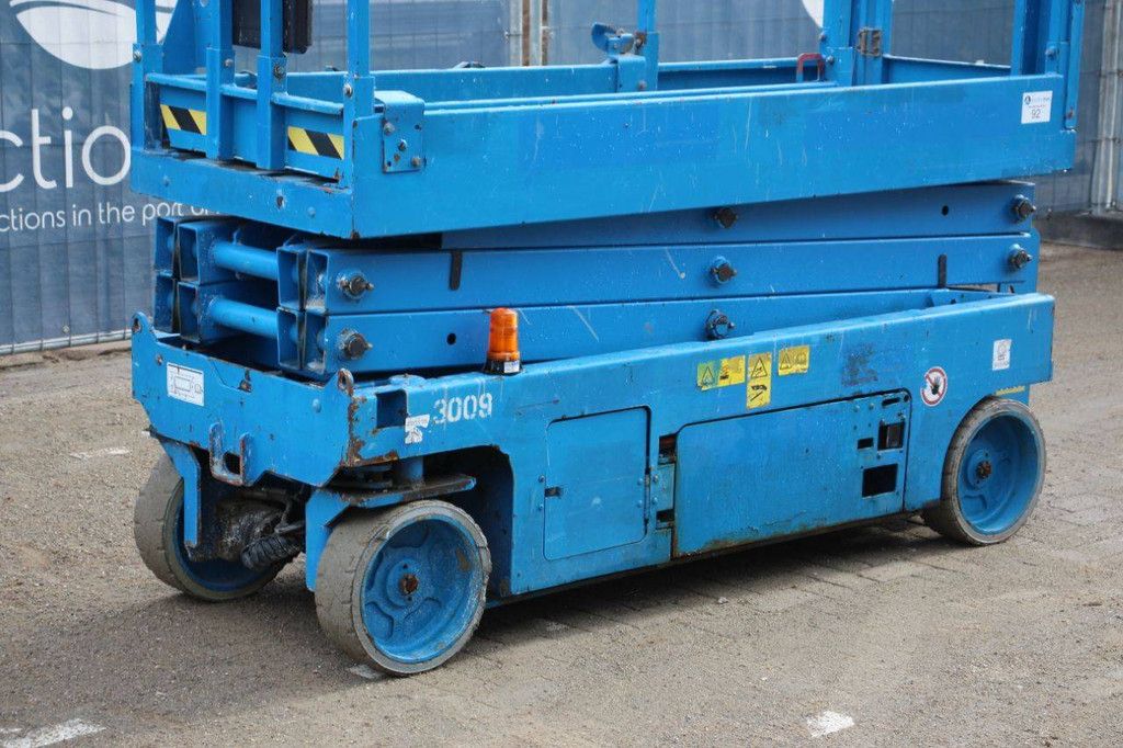 Scissor lift Genie GS2032 Electric 8.1m 2013
