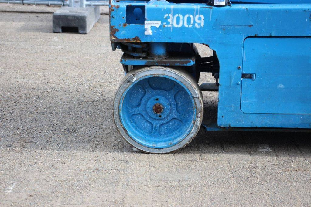 Scissor lift Genie GS2032 Electric 8.1m 2013