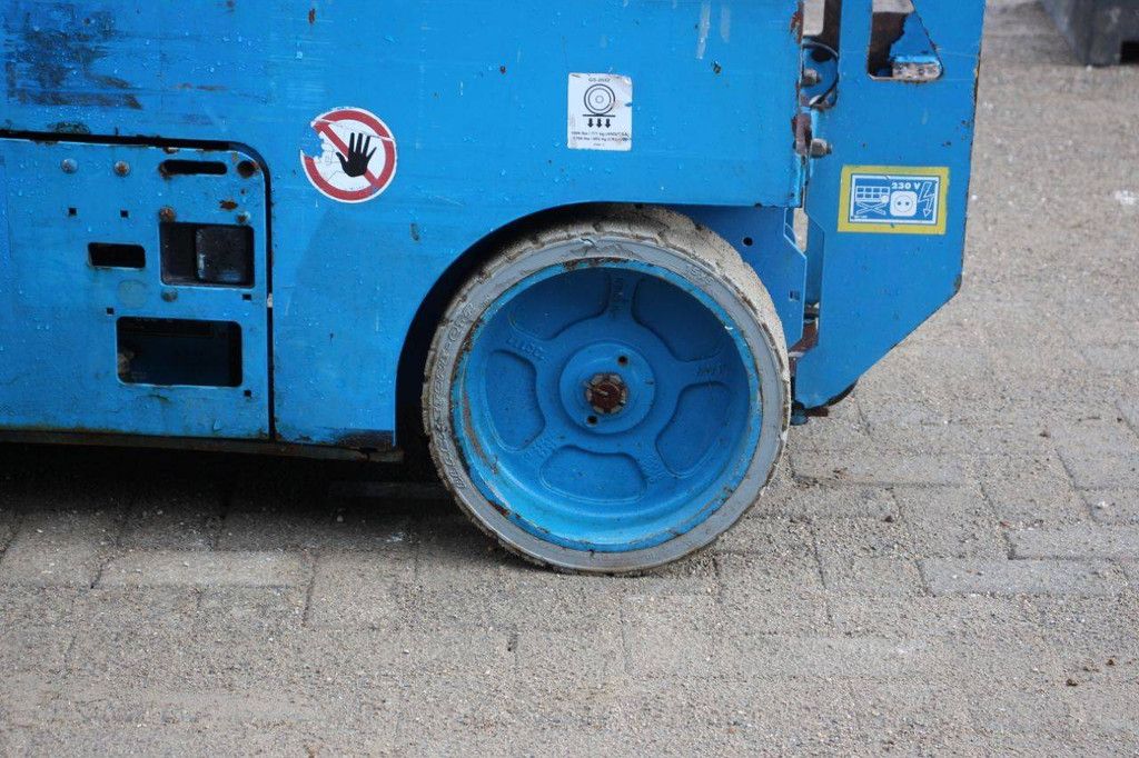 Scissor lift Genie GS2032 Electric 8.1m 2013