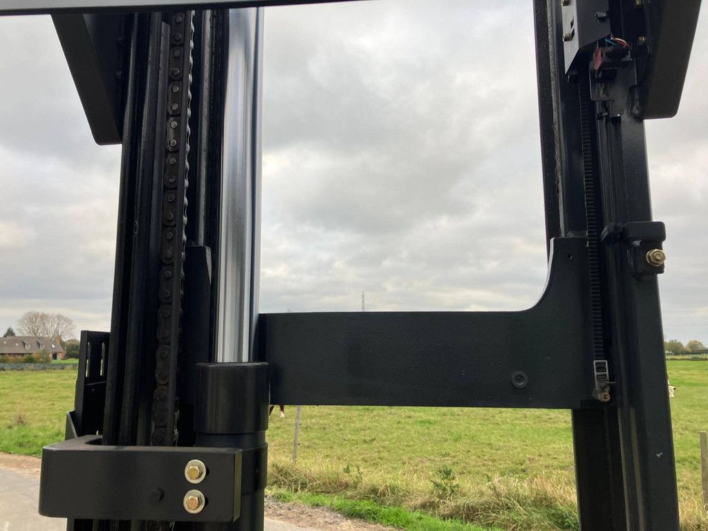 Fenwick-Linde R14-01 Electric Reach Truck 1400kg 2014