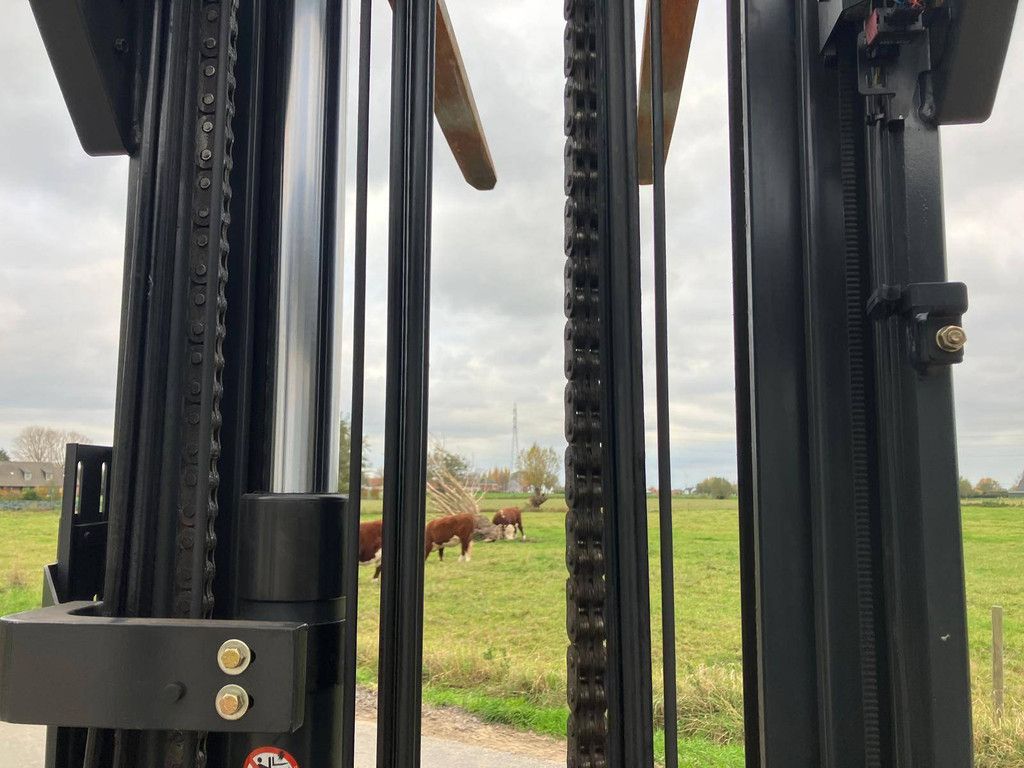 Fenwick-Linde R14-01 Electric Reach Truck 1400kg 2014