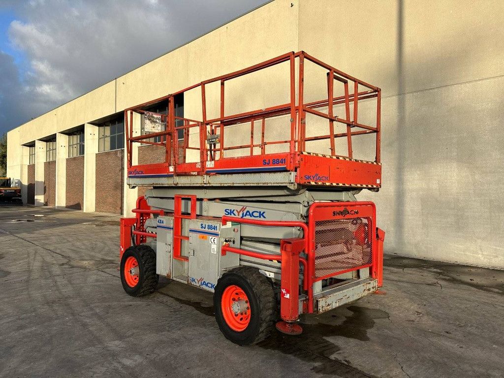 Scissor lift Skyjack SJ-8841 LPG 14.5m 2009