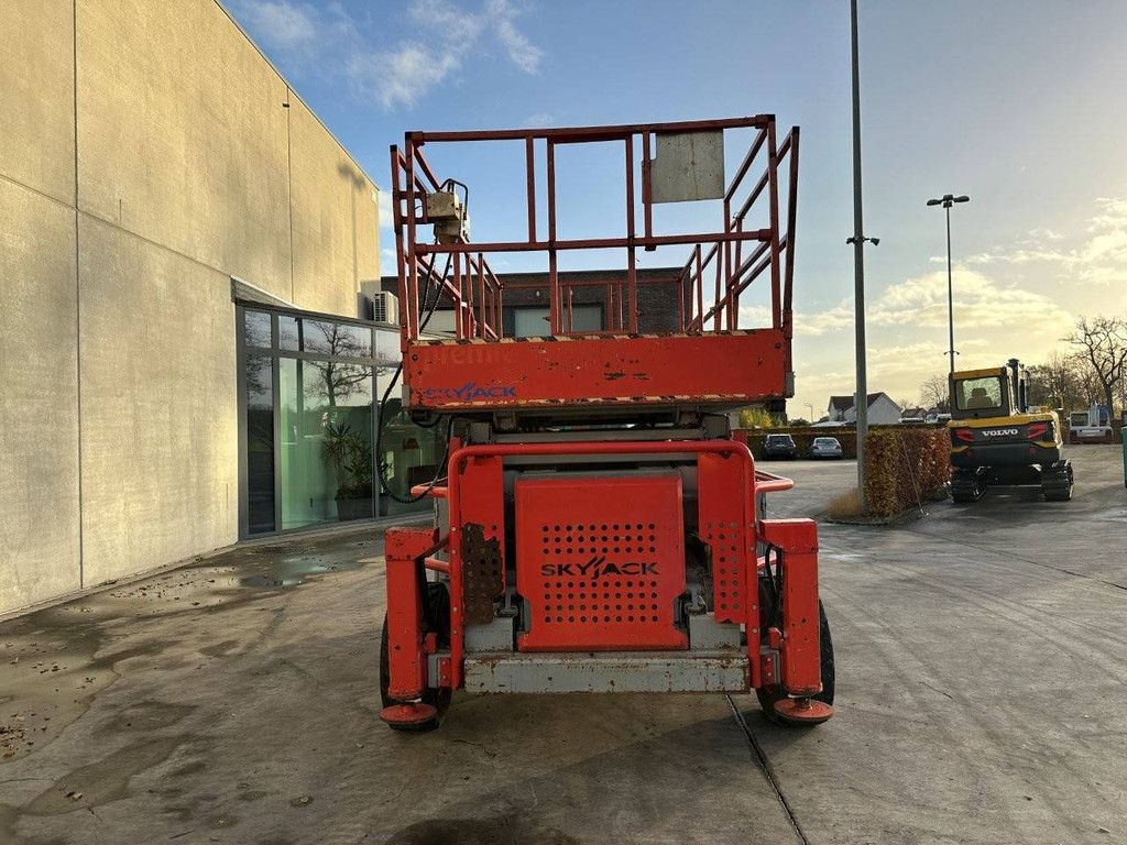Scissor lift Skyjack SJ-8841 LPG 14.5m 2009