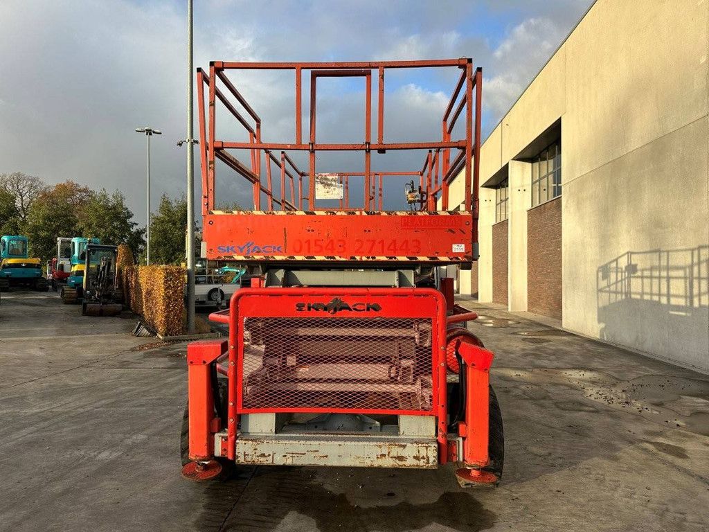 Scissor lift Skyjack SJ-8841 LPG 14.5m 2009