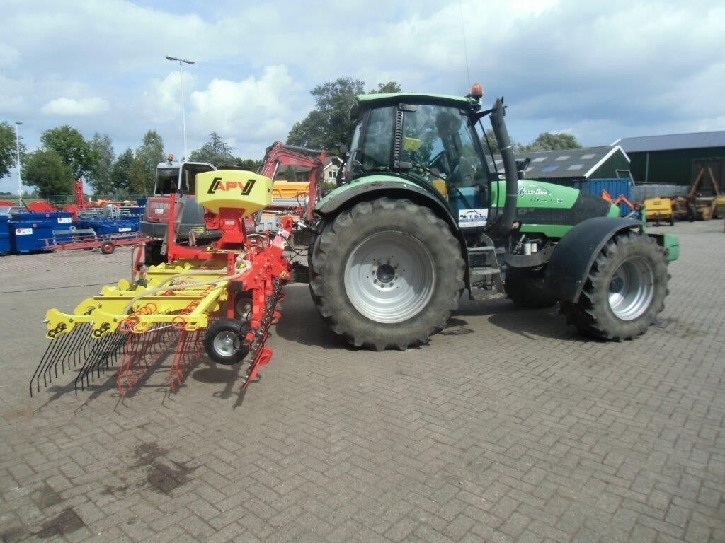 Doorzaaimachine spring tine harrow