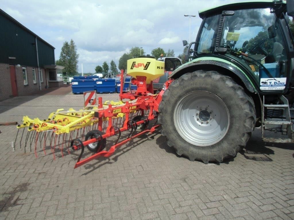 Doorzaaimachine spring tine harrow