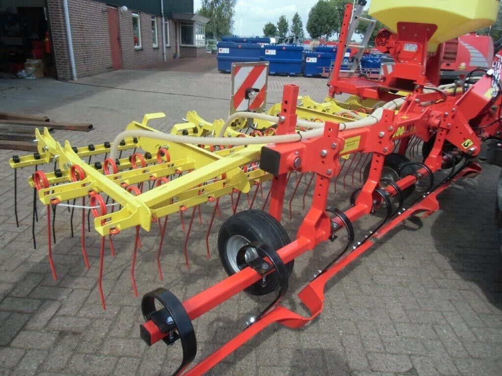 Doorzaaimachine spring tine harrow